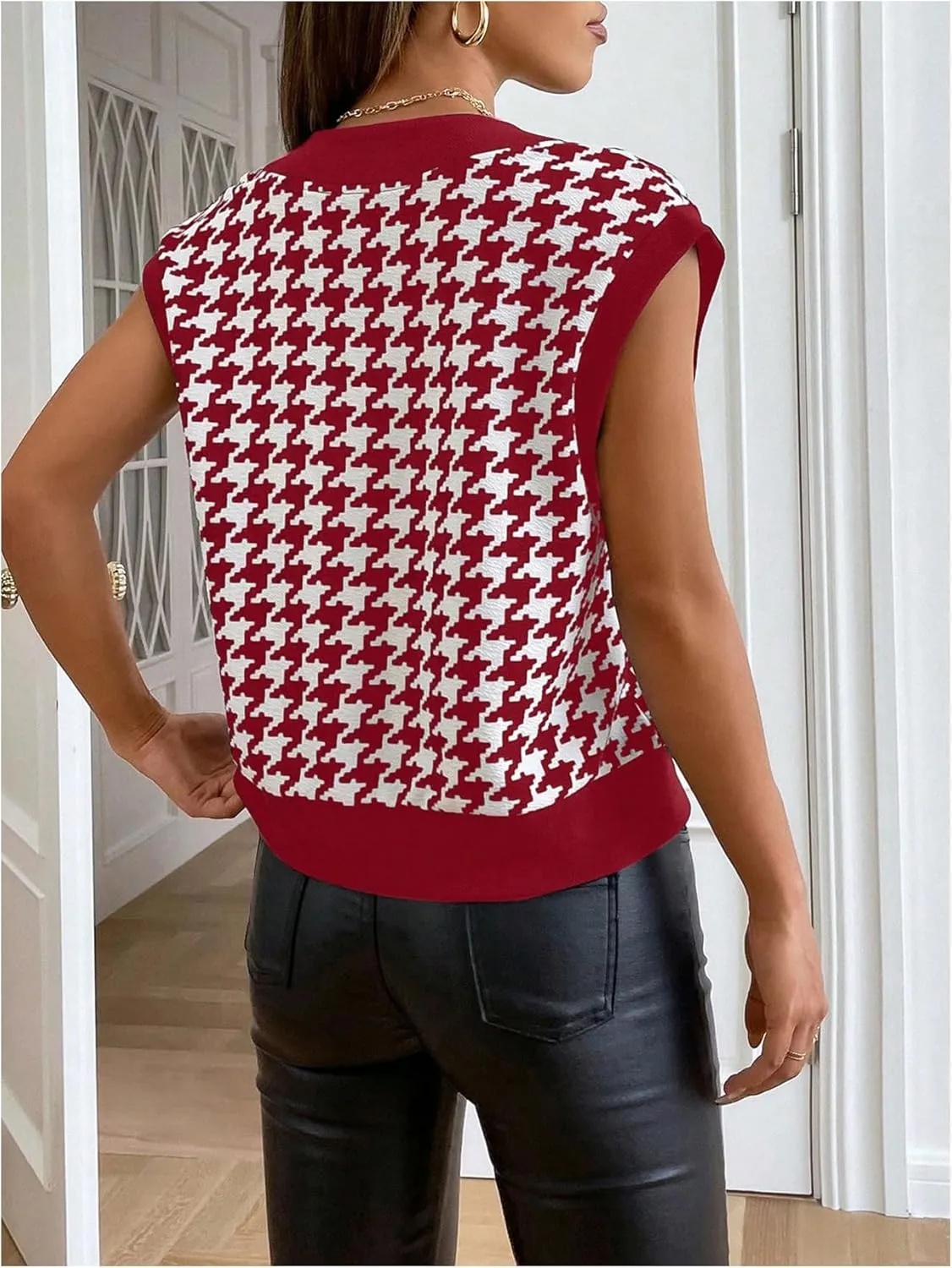 Verdusa Women's Button Front V Neck Sleeveless Houndstooth Print Jacket Lightweight Cardigan Vest