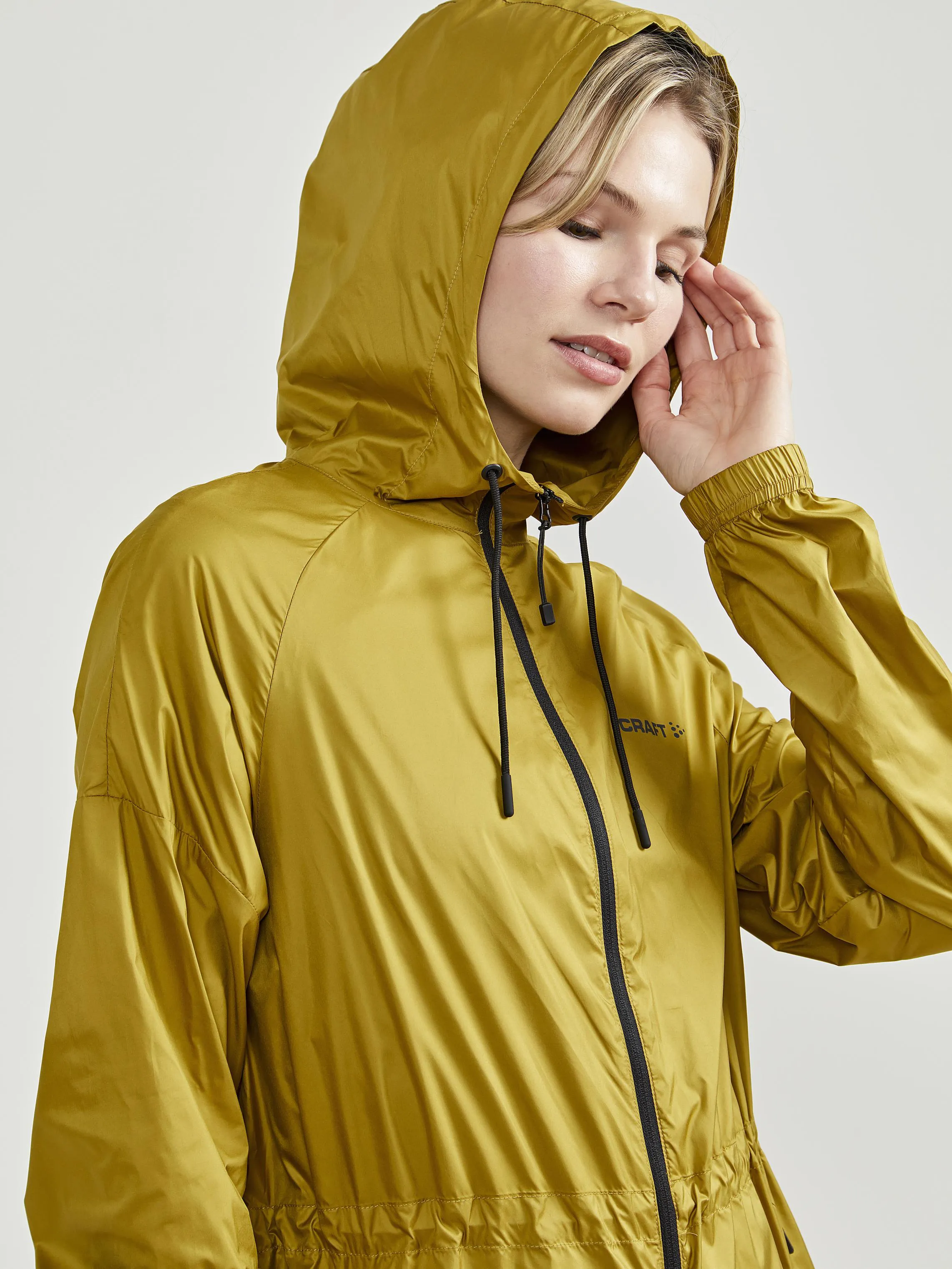 WOMEN'S ADV CHARGE TRAINING WIND JACKET